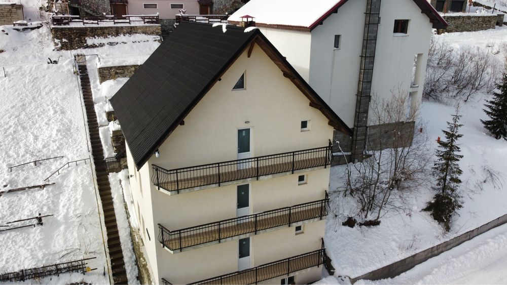 Vând  Pensiune in stațiunea Ranca Transalpina