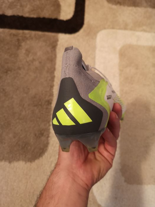 Vând ghete de fotbal profesionale adidas predator accuracy 1