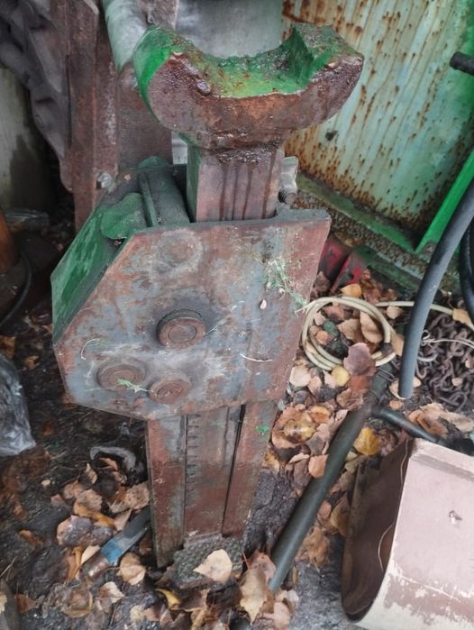 Домкрат тепловозный продам