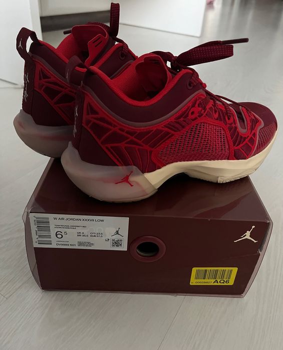 Adidasi Air Jordan - marimea 37.5