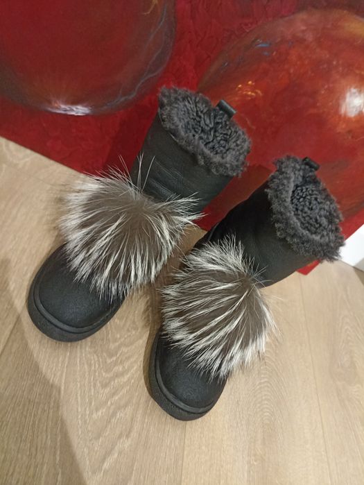 Сапоги Угги очень теплые и не скользкие 35 размера