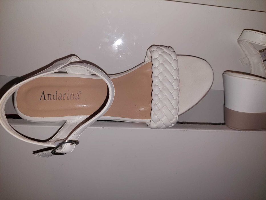 Sandalle albe cu platforma