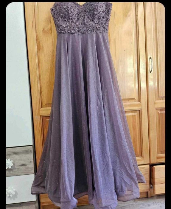 Продавам елегантна рокля