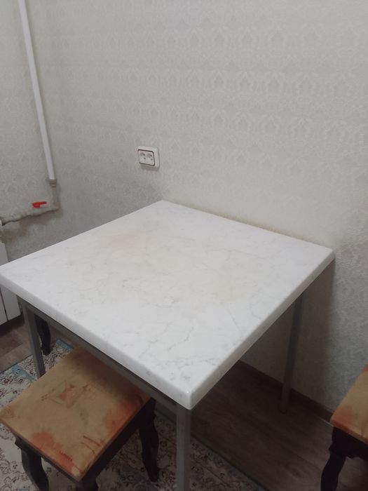 Стол отличный в хорошем состояний
