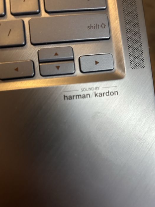 Laptop Asus ZenBooK Harman/ Kardon
