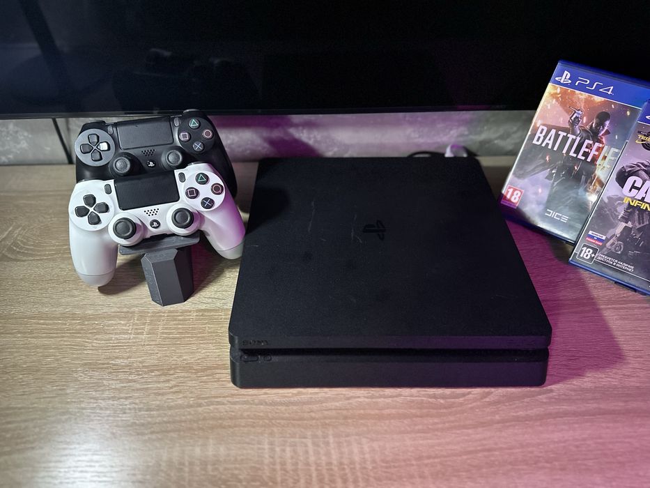 Playstation 4 Slim 1TB + 2 Геймпада + 8 игр