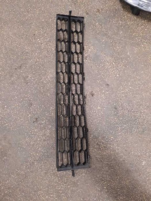 Grila centrala originala bara fata Skoda Octavia 3 an 2013-2017