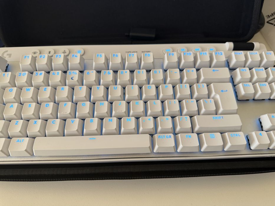 Logitech  мишка, клавиатура, слушалки