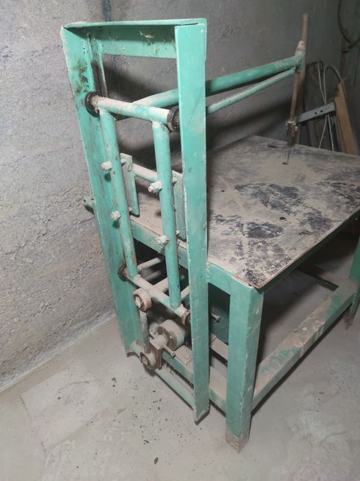 Станоклар сотилади 4 та унверсал, фрезир, лўбзик, трноқ очишга фрезир