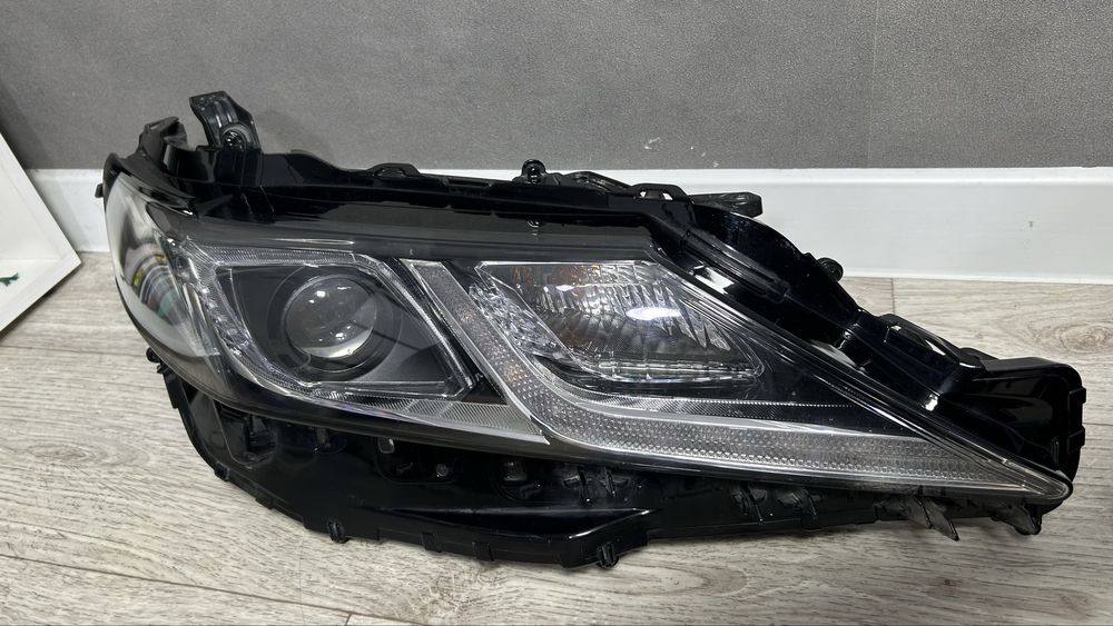 Фары камри 70/75 оригинал комплект