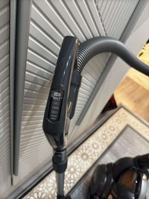 Пылесос с системой прессования пыли Kompressor