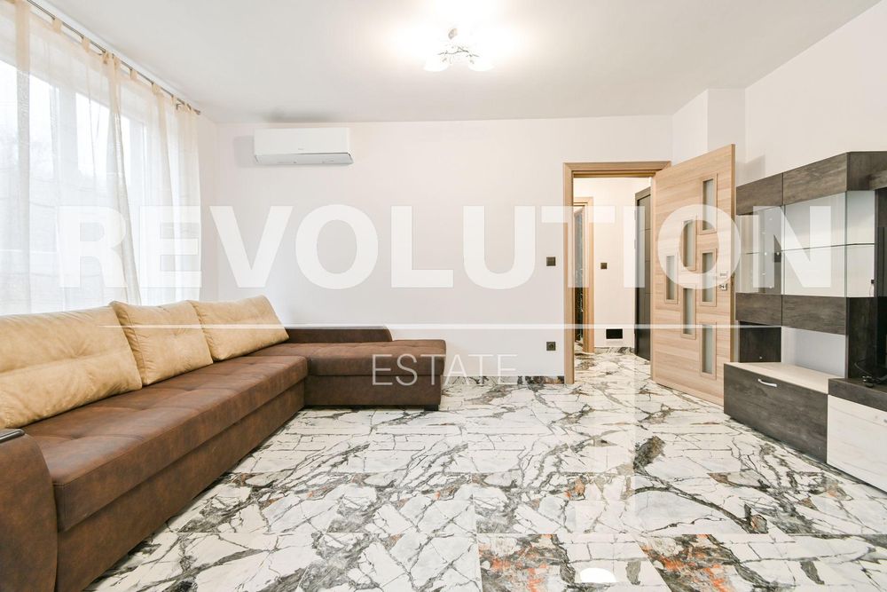 Двустаен апартамент в ж.к. Дружба 2.