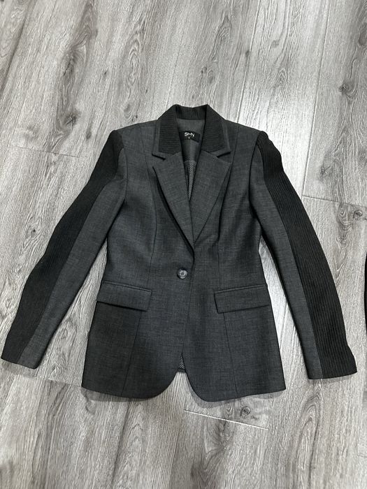 Женский брючный костюм