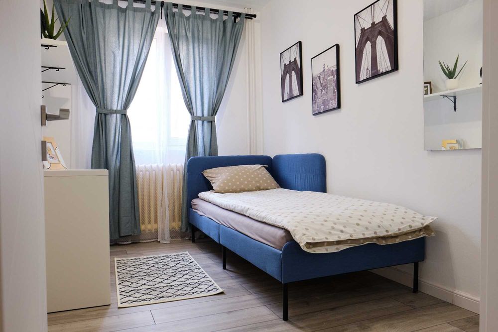 Inchiriez apartament cu 3 camere in zona Soarelui