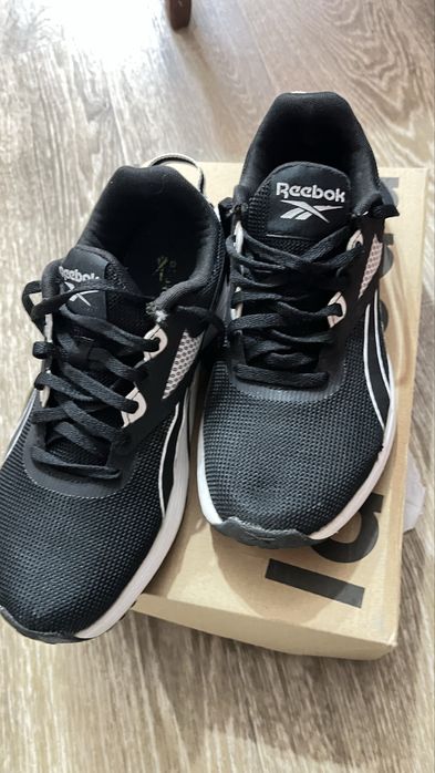 Кроссовки новые.