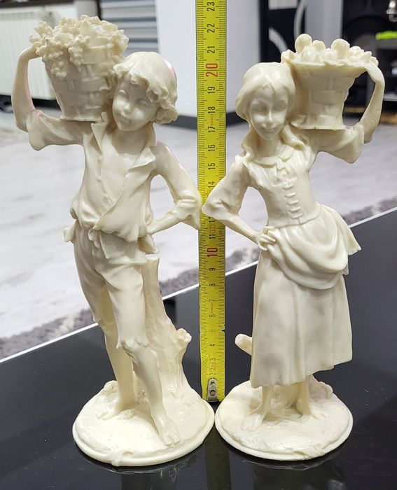Sculpturi  praf marmura fata/baiat