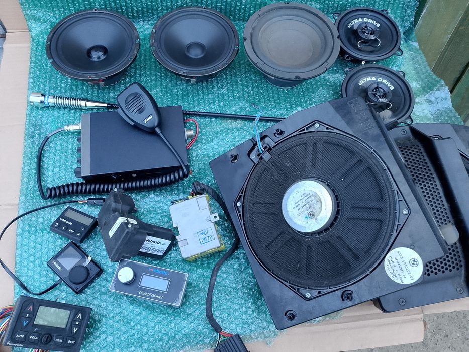 Vând redresor 12v ,radio Alpine  ,piese Audi A4, electronice auto nu