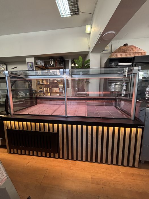 Хладилна витрина за месо и колбаси