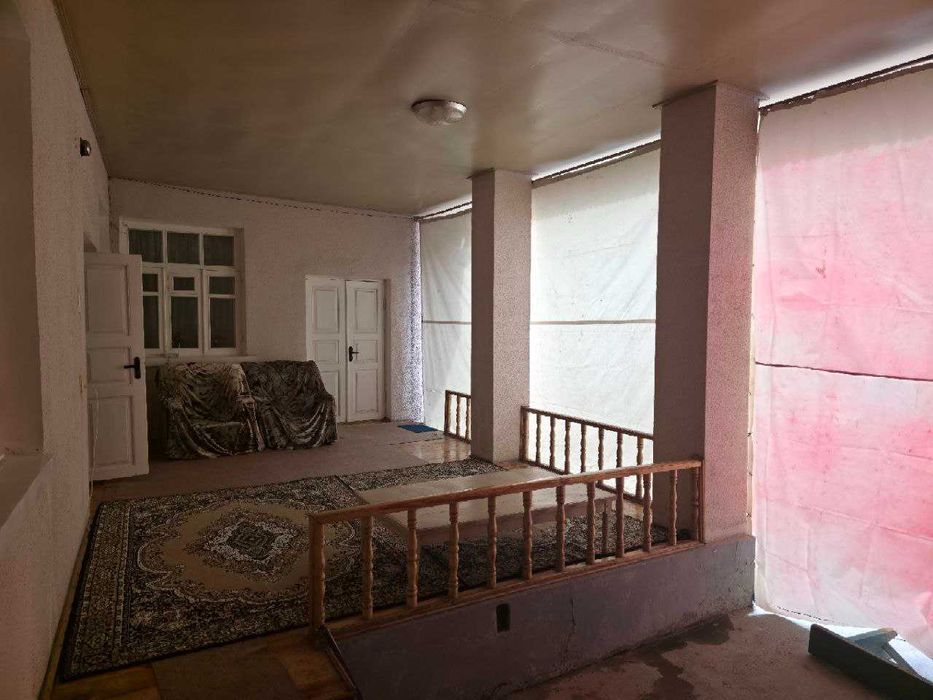 Продаю свой дом, 7.14 соток в М.Улугбекском районе ор-р Академия МВД.