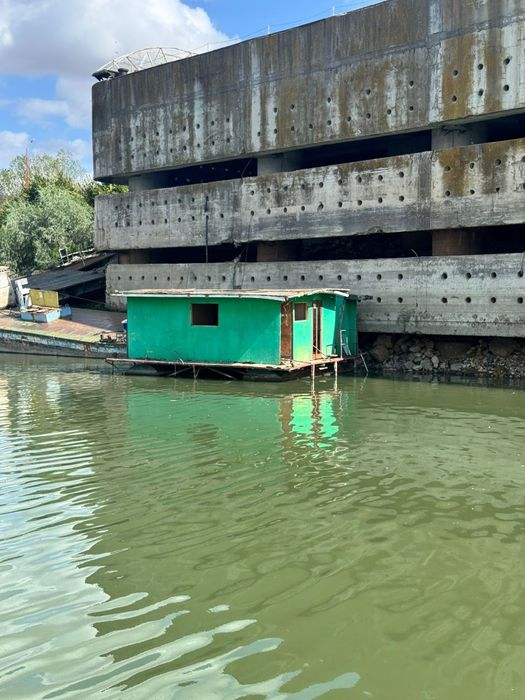 Vând ponton cu 3 camere