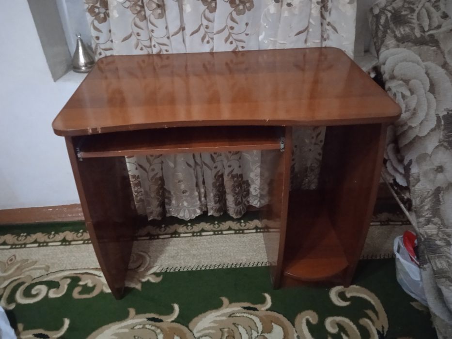 Продаётся компьютерный столик.
