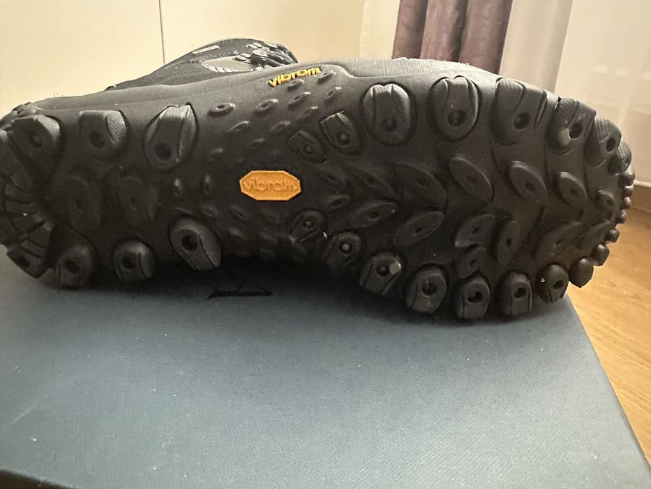 Bocanci Merrell iarnă, Vibram, Thinsulate 400g, mărimea 43 – ca noi