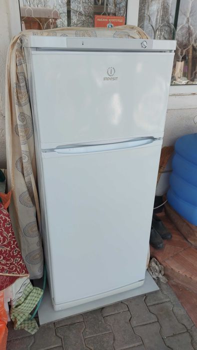 Холодильник "Indesit". САМОВЫВОЗ