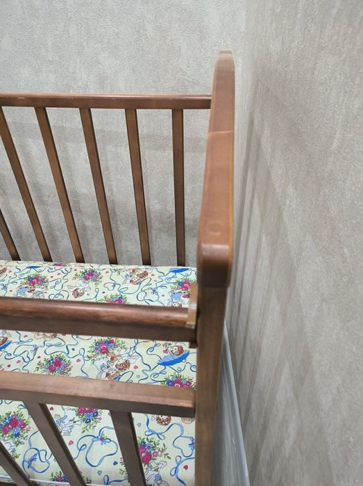 Детский манеж выполненный из дерева