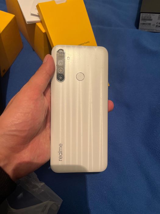 Oppo с лупой и реалми 6