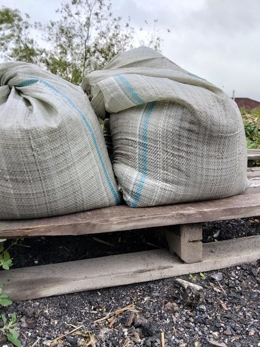 Песок в мешках. Песок