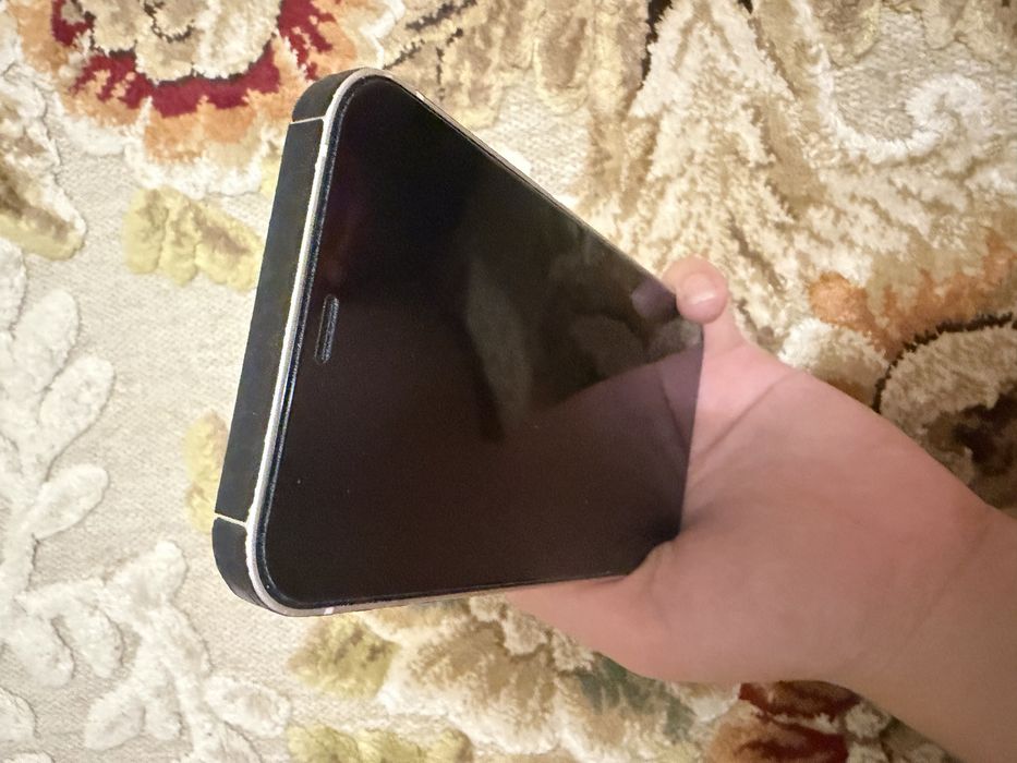 Iphone айфон 12 в хорошем состоянии
