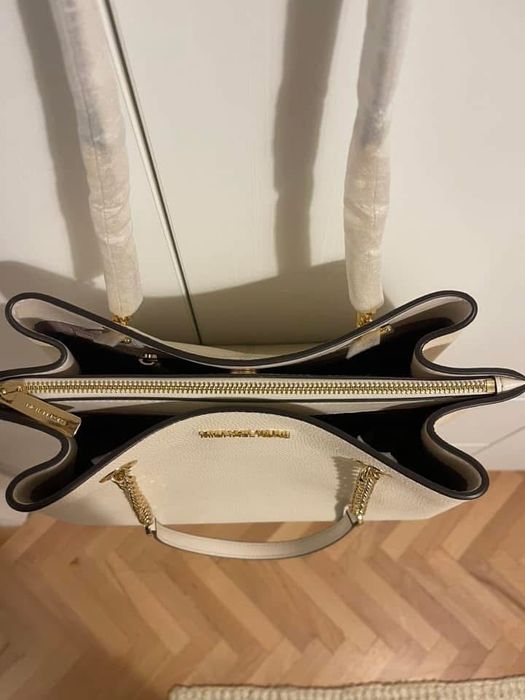 Телесен цвят чанта на Michael Kors