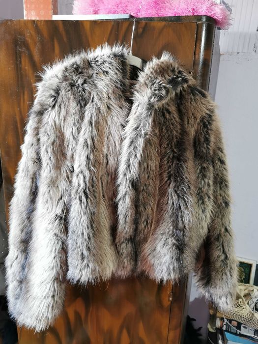 Blana noua Bershka, medium