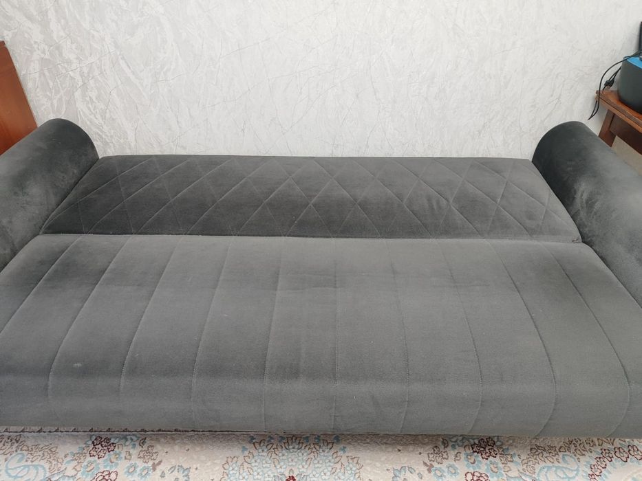 Продам диван, в эксплуатации 2 года.