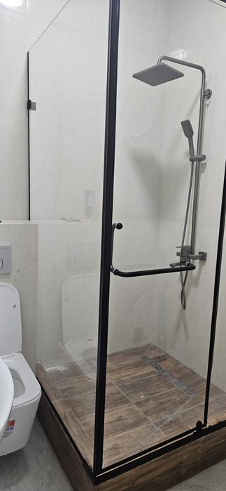 Стеклянные перегородки и душевые кабины