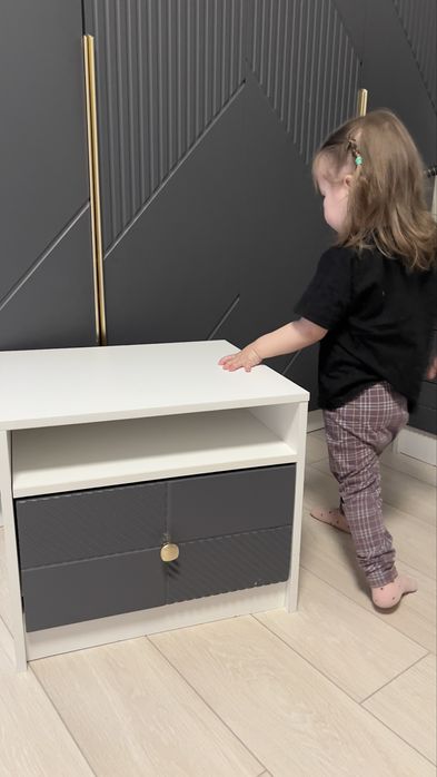 Продается туалетный стол и 2 тумбочки