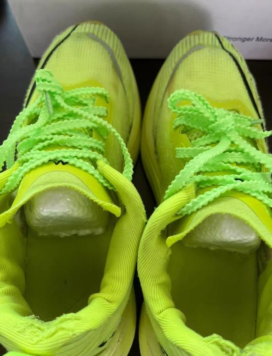 Беговые кроссовки размер 38