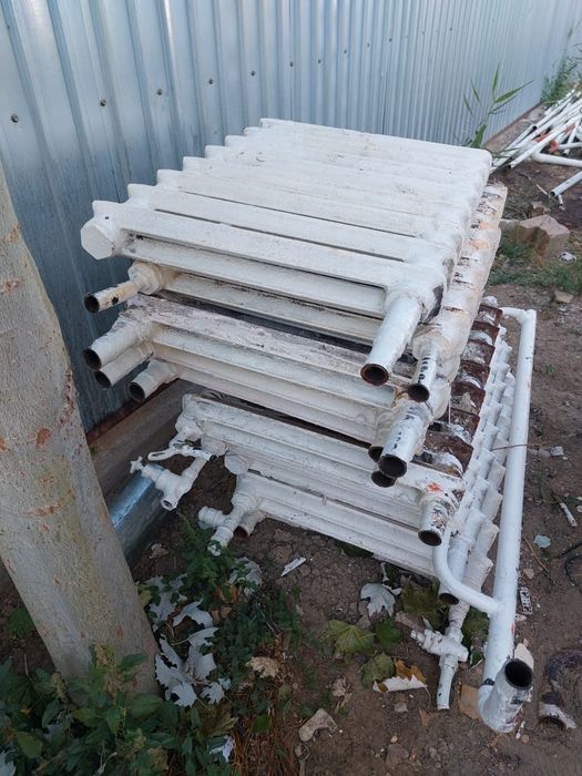 Продам  чугунные батареи