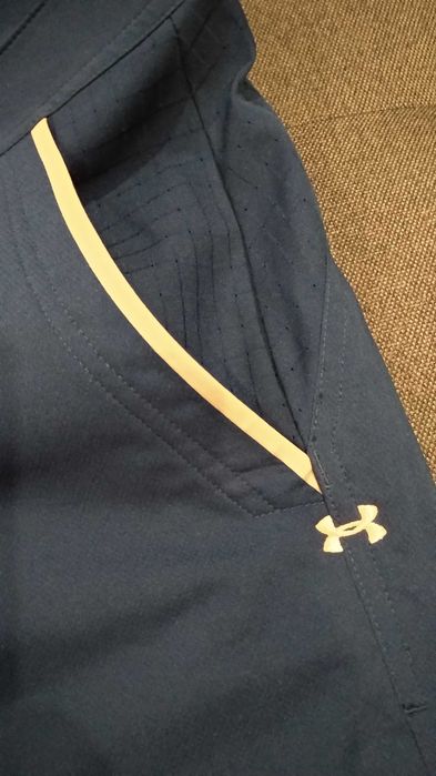 Спортни мъжки дрехи от различни марки