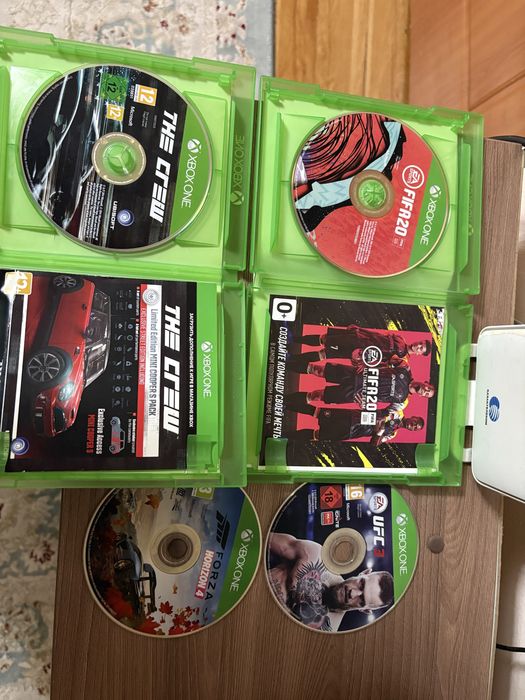 Продам xbox one в хорошем состоянии