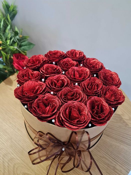 Кутия с вечни рози,сапунени рози, подаръци