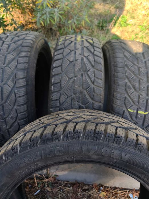 Продавам 4бр.Зимни гуми Riken 205/50 R17  SNOW XL ДОТ 2025