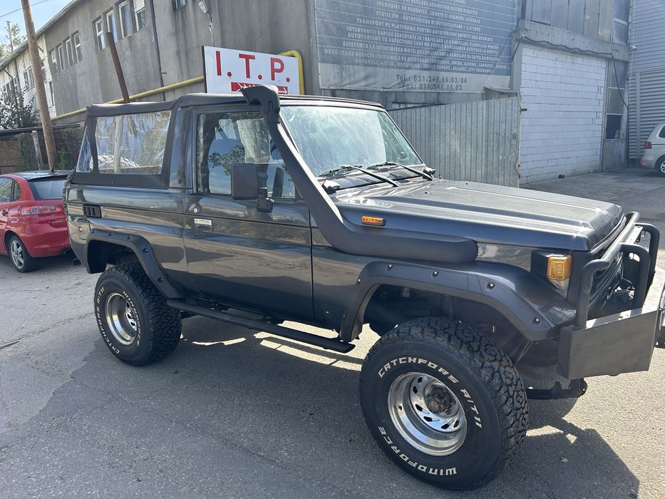 Toyota Land Cruiser HZJ 73