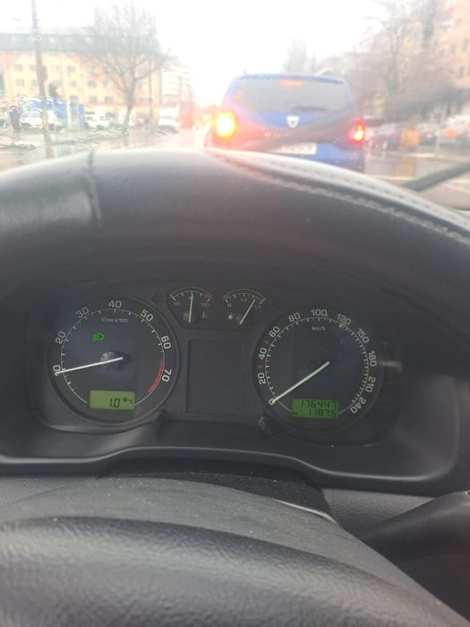 Skoda Octavia 1 de vanzare 1.6 benzina cu carte service