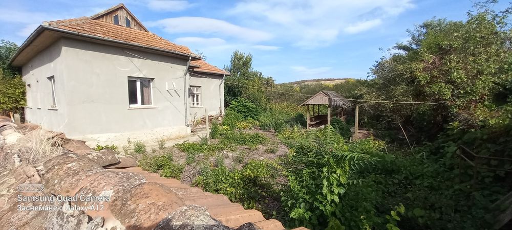 Къща в село Асеново двор 1.5 декара