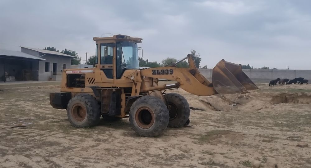 Фронтальный погрузчик ZL 939