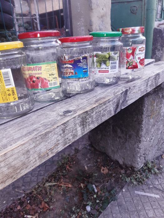 Стъклени буркани със капачки