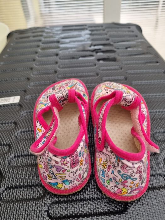 Детски боси пантофи