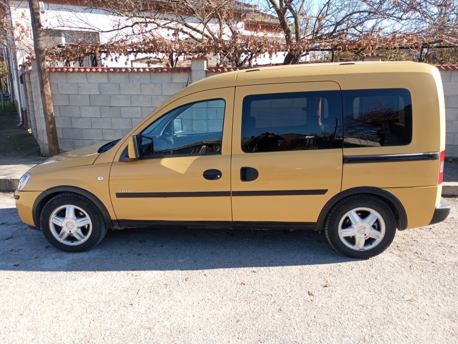 Опел комбо метан.