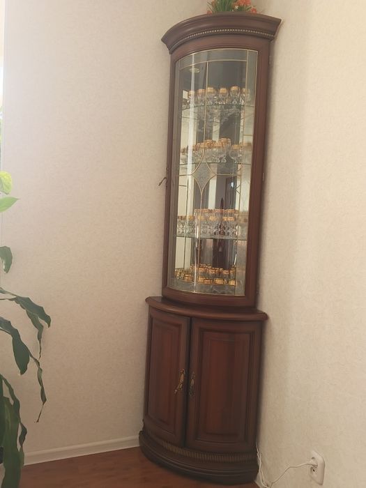 Продам сервант две штуки